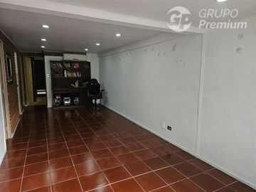 Casa en Venta en Papa Ceferino con Papa San Lino / Se vende Casa 3 Dormitorios 2 Baños con Estacionamiento