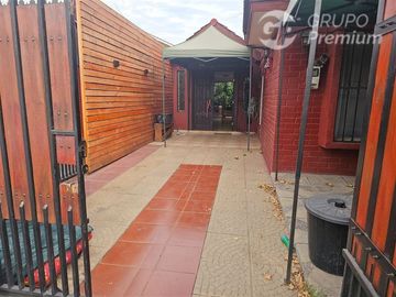 Casa en Venta en Papa Ceferino con Papa San Lino / Se vende Casa 3 Dormitorios 2 Baños con Estacionamiento