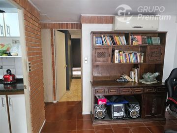 Casa en Venta en Papa Ceferino con Papa San Lino / Se vende Casa 3 Dormitorios 2 Baños con Estacionamiento