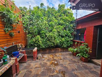 Casa en Venta en Papa Ceferino con Papa San Lino / Se vende Casa 3 Dormitorios 2 Baños con Estacionamiento