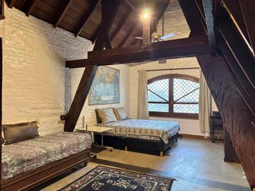 CASA VENTA 7 AMB ACASSUSO S.I Bº PARQUE AGUIRRE