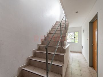 VENTA PH 2 AMBIENTES AL FRENTE C/BALCON CASEROS