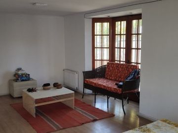 Se vende Ampliay hermosa casa en Villa Macul 5D+4B
