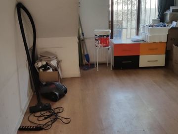 Se vende Ampliay hermosa casa en Villa Macul 5D+4B