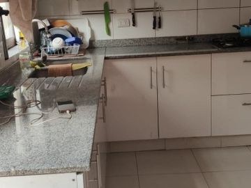 Se vende Ampliay hermosa casa en Villa Macul 5D+4B