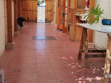 Se vende Ampliay hermosa casa en Villa Macul 5D+4B