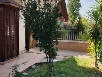 Se vende Ampliay hermosa casa en Villa Macul 5D+4B