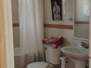 Se vende Ampliay hermosa casa en Villa Macul 5D+4B
