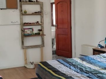 Se vende Ampliay hermosa casa en Villa Macul 5D+4B