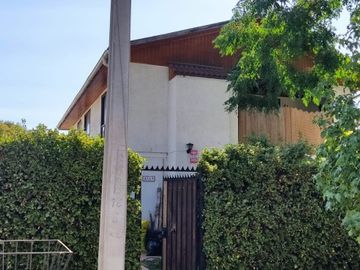 Se vende Ampliay hermosa casa en Villa Macul 5D+4B
