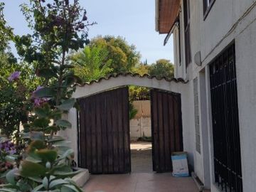 Se vende Ampliay hermosa casa en Villa Macul 5D+4B