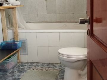 Se vende Ampliay hermosa casa en Villa Macul 5D+4B