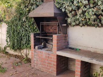 Se vende Ampliay hermosa casa en Villa Macul 5D+4B