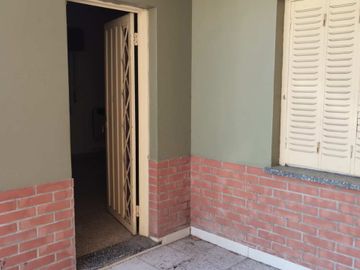 CASA 3 AMBIENTES EN VENTA EN ISIDRO CASANOVA