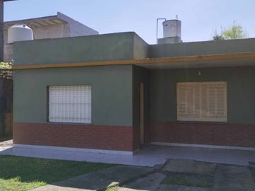 CASA 3 AMBIENTES EN VENTA EN ISIDRO CASANOVA
