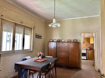 VENTA CASA 3 AMB +DOS LOCALES-GARAJE -PARQUE