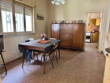 VENTA CASA 3 AMB +DOS LOCALES-GARAJE -PARQUE