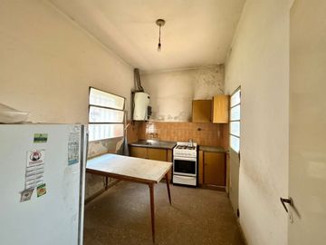 VENTA CASA 3 AMB +DOS LOCALES-GARAJE -PARQUE