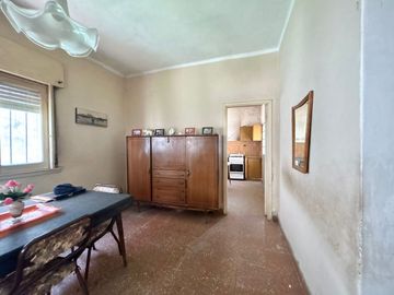 VENTA CASA 3 AMB +DOS LOCALES-GARAJE -PARQUE