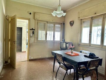 VENTA CASA 3 AMB +DOS LOCALES-GARAJE -PARQUE