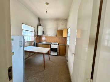 VENTA CASA 3 AMB +DOS LOCALES-GARAJE -PARQUE