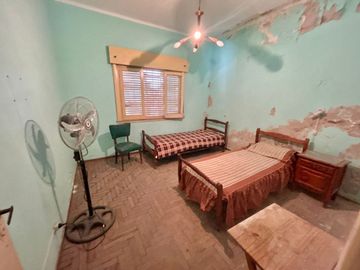 VENTA CASA 3 AMB +DOS LOCALES-GARAJE -PARQUE