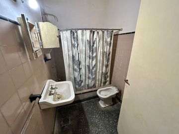 VENTA CASA 3 AMB +DOS LOCALES-GARAJE -PARQUE