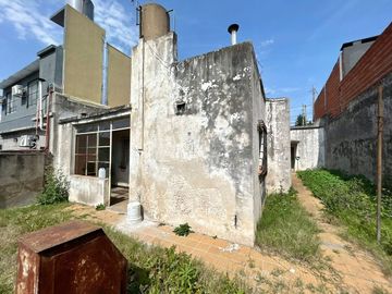 VENTA CASA 3 AMB +DOS LOCALES-GARAJE -PARQUE