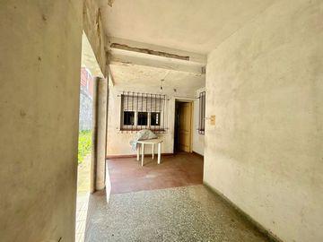 VENTA CASA 3 AMB +DOS LOCALES-GARAJE -PARQUE