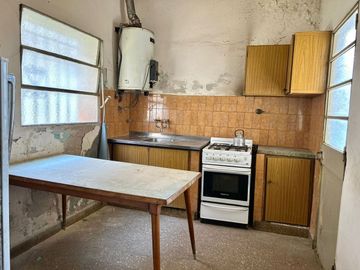 VENTA CASA 3 AMB +DOS LOCALES-GARAJE -PARQUE
