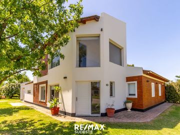 VENTA HERMOSA CASA EN BARRIO PAGO CHICO