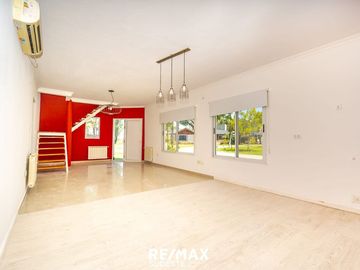 VENTA HERMOSA CASA EN BARRIO PAGO CHICO