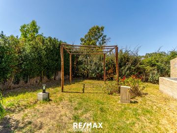 VENTA HERMOSA CASA EN BARRIO PAGO CHICO