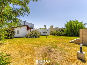 VENTA HERMOSA CASA EN BARRIO PAGO CHICO