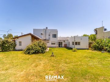 VENTA HERMOSA CASA EN BARRIO PAGO CHICO