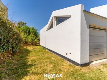VENTA HERMOSA CASA EN BARRIO PAGO CHICO
