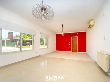 VENTA HERMOSA CASA EN BARRIO PAGO CHICO