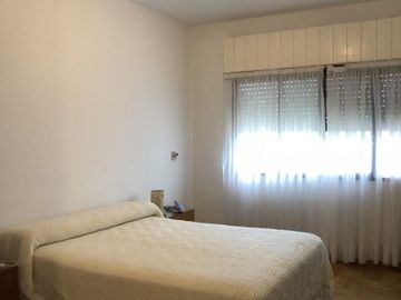 EXCELENTE CASA MULTI FAMILIAR  - MUY BUENA ZONA - BOULOGNE-  son 3 ph en un lote