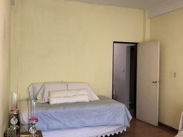 EXCELENTE CASA MULTI FAMILIAR  - MUY BUENA ZONA - BOULOGNE-  son 3 ph en un lote