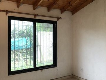 EXCELENTE CASA MULTI FAMILIAR  - MUY BUENA ZONA - BOULOGNE-  son 3 ph en un lote