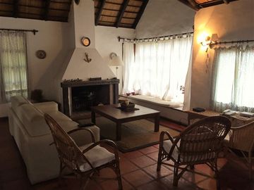 EXCELENTE CHALET 4 DORMITORIOS MAS DEPENDENCIA EN LA PARADA 35 DE LA MANSA -PUNTA DEL ESTE
