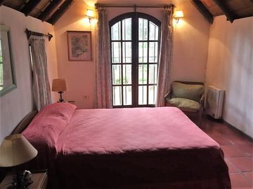 EXCELENTE CHALET 4 DORMITORIOS MAS DEPENDENCIA EN LA PARADA 35 DE LA MANSA -PUNTA DEL ESTE