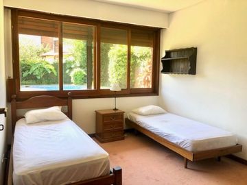 EXCELENTE CASA 5 AMBIENTES CON JARDIN QUINCHO PILETA -SAN ISIDRO