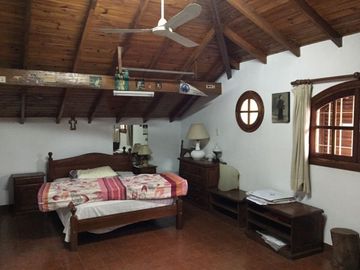 CASAQUINTA BARRIO EL TREBOL - EXCELENTE CONSTRUCCIÃN - CON PILETA Y GRAN QUINCHO