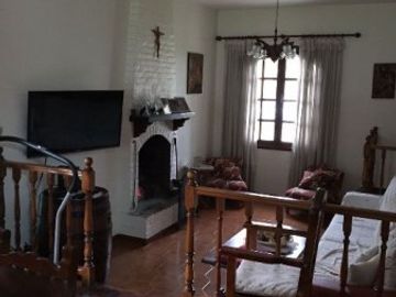 CASAQUINTA BARRIO EL TREBOL - EXCELENTE CONSTRUCCIÃN - CON PILETA Y GRAN QUINCHO