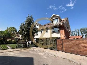 Gran casa en Condominio Huechuraba