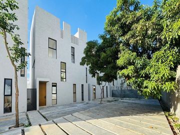 EN VENTA CASA TIPO TOWNHOUSE EN ZONA NORTE MÉRIDA I PRIVADA CELESTA CHOLUL