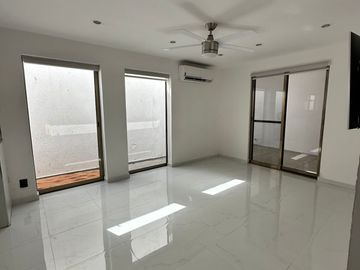 Propiedad ideal para Escuelas, Clínicas, Estudios de Arte o Yoga