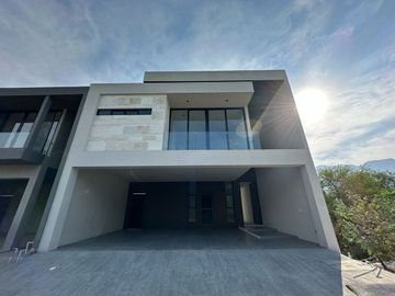CASA EN VENTA EN AMORADA CARRETERA NACIONAL SANTIAGO