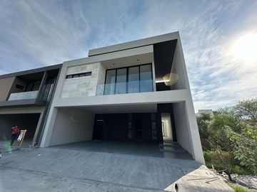 CASA EN VENTA EN AMORADA CARRETERA NACIONAL SANTIAGO